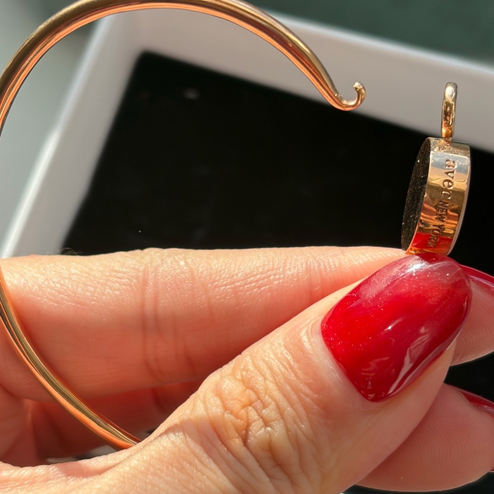 Moving Sale 🌟 Elegant Two Stone Pink Morher of Pearl Bangle - Rose Gold - Picture 11 of 14